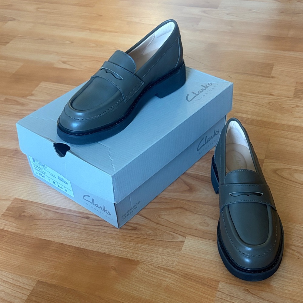 Clarks Splend Edge Penny Loafer in Dark Olive, with Box - Picture 2 of 15